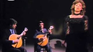 Video voorbeeld van "Teresa Tarouca - Cai chuva do céu cinzento (F.Pessoa - Fado das Horas)"