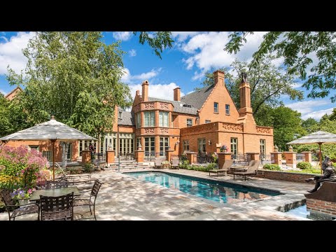 Video: Historic Mansion Tours i Milwaukee