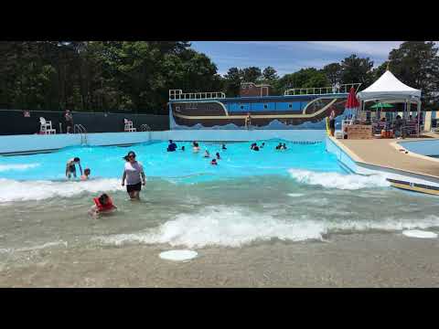 wave-pool-at-water-wizz-in-wareham
