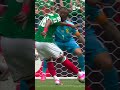 Right through the legs 🇲🇽