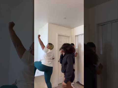 MOM & LITTLE SISTER TWERKING PRANK! 😂