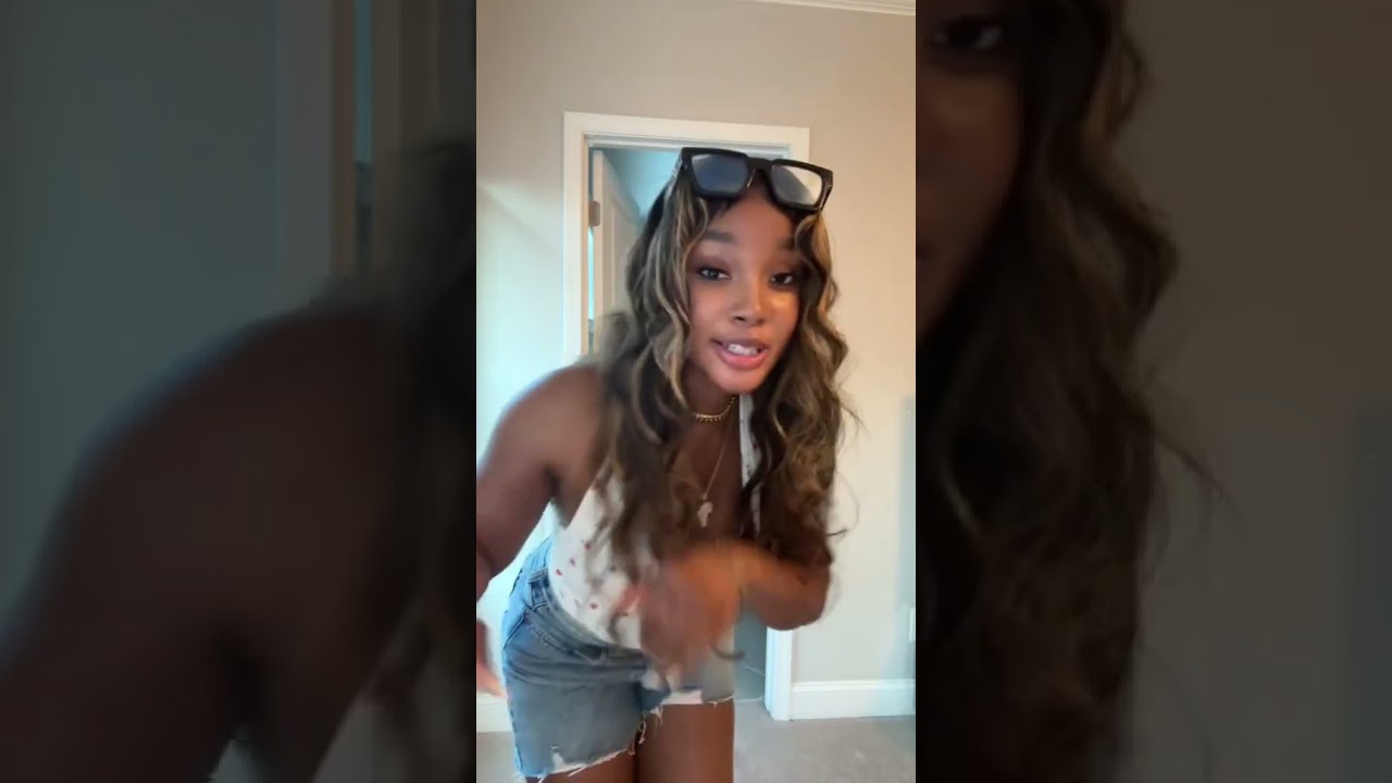 When Kelly posts, the timeline pauses. Beauty like this deserves a standing ovation. 🖤