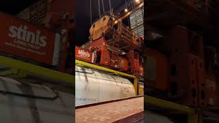 IMDG reefer container got stuck in bay 26 underdeck in Bremenhaven#germany#stuck#foryou#dangerous