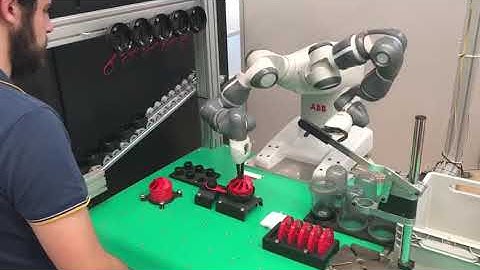 Collaborative assembly optimised with reinforcement learning