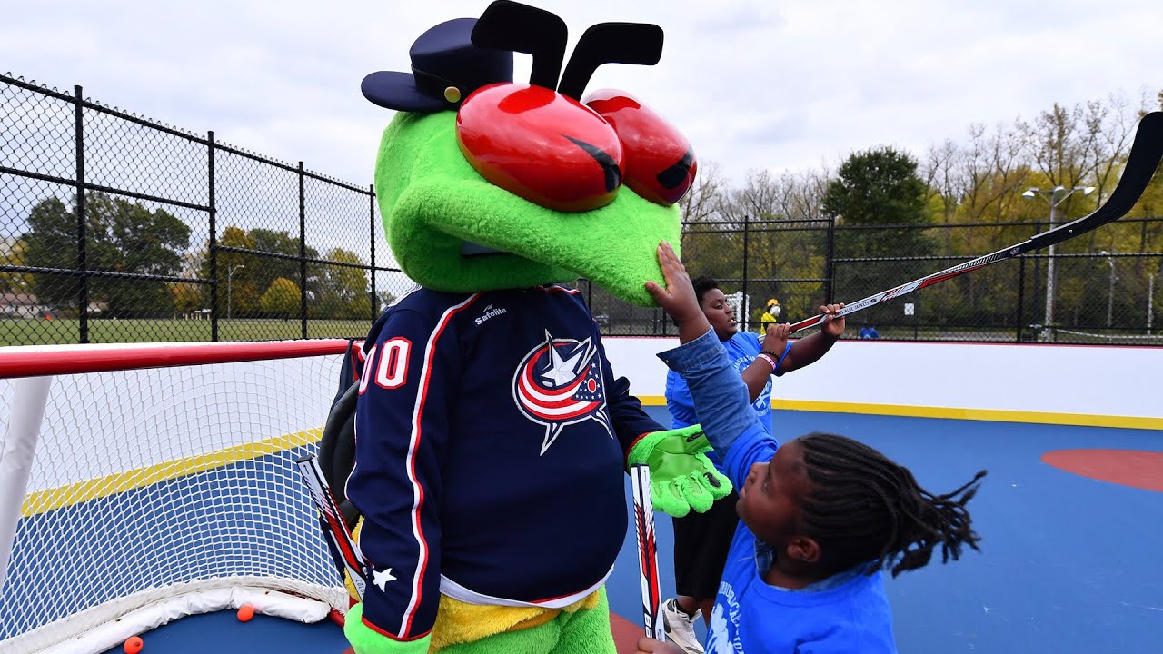 Columbus Blue Jackets Foundation officially rededicates new street hockey rink at Krumm Park! 👏