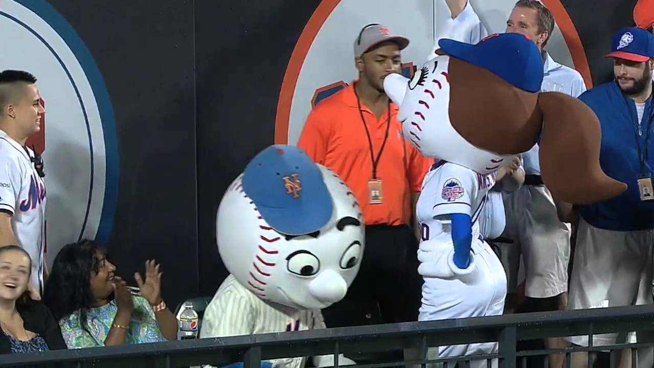 2013/07/03 Mr. and Mrs. Met on Kiss Cam