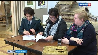 Сотрудники таможни передали конфискованные ценности Тверскому музею Сотрудники таможни передали конфискованные ценности Тверскому музею
