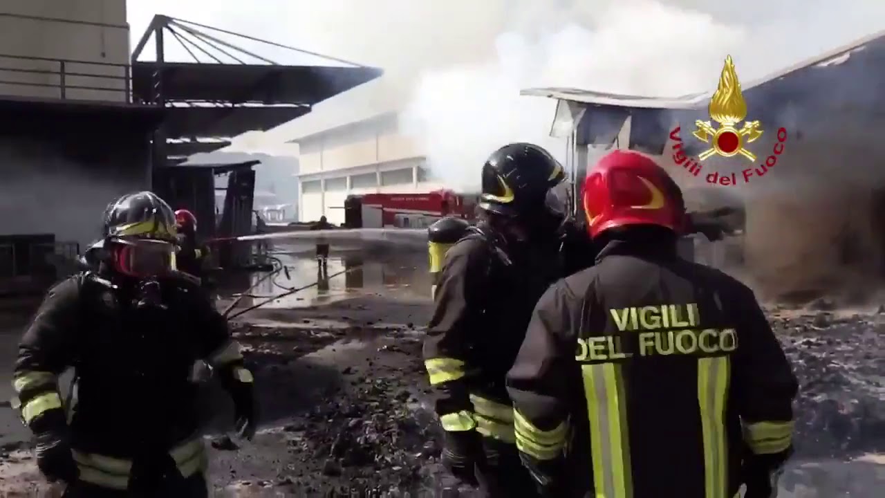 Incendio alla Finproject di Castel di Lama. Video dei vigili del fuoco