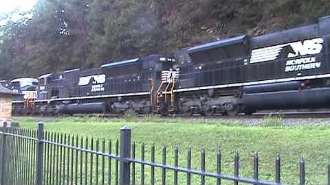 NS 7208 with 10 SD80MAC at Horseshoe Curve