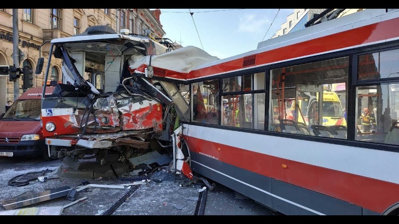 Brno - srážka trolejbusu a tramvaje