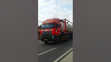 KONVOI TRUK TRAILLER PANJANG TANGKI GAS PERTAMINA vs TRUK DUMP TRONTON #shorts #viral #subscribe