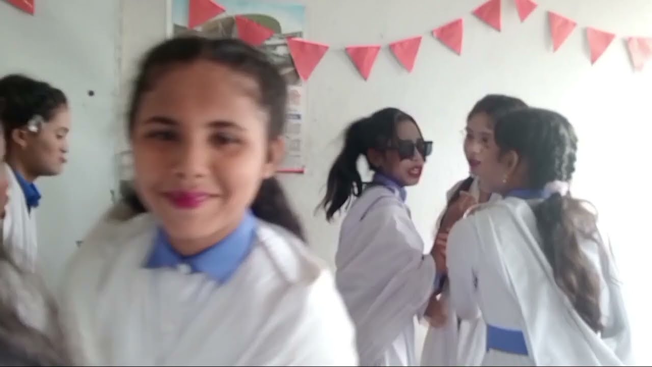 সবাই ক্লাস পার্টি করতেছে।আমার কাজিন তাজরিয়ান এর ক্লাস পার্টি। 