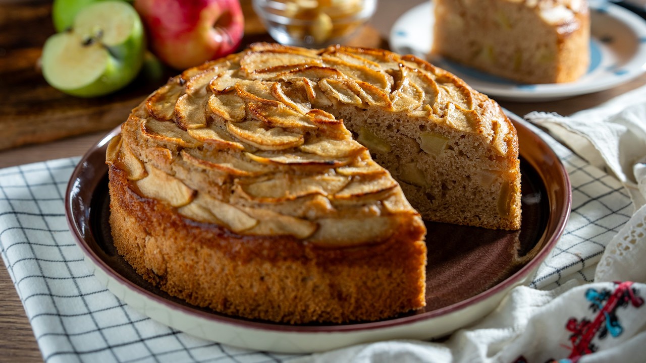 Prajitura de post cu mere pufoasa, reteta simpla si aromata – Video