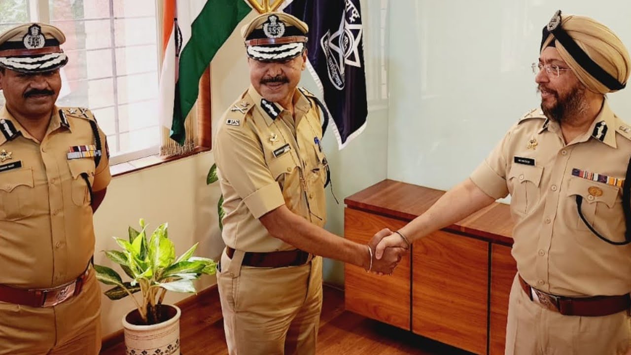 THANE -  IPS Ashutosh Dumbare took charge as the new Commissioner Of Police Thane City.