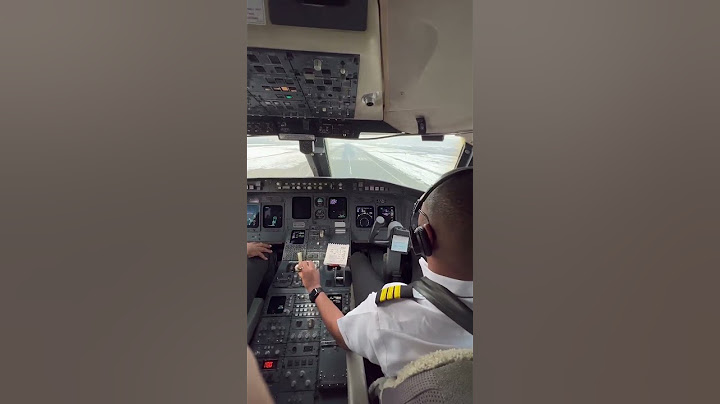 Cockpit View, landing..Pilot focus
