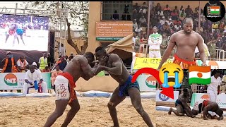 Sarki Issaka Yasha Kasa Gaban Dan Senegal Kokowar Afrika Cup Cikin Birnin Niamey Niger