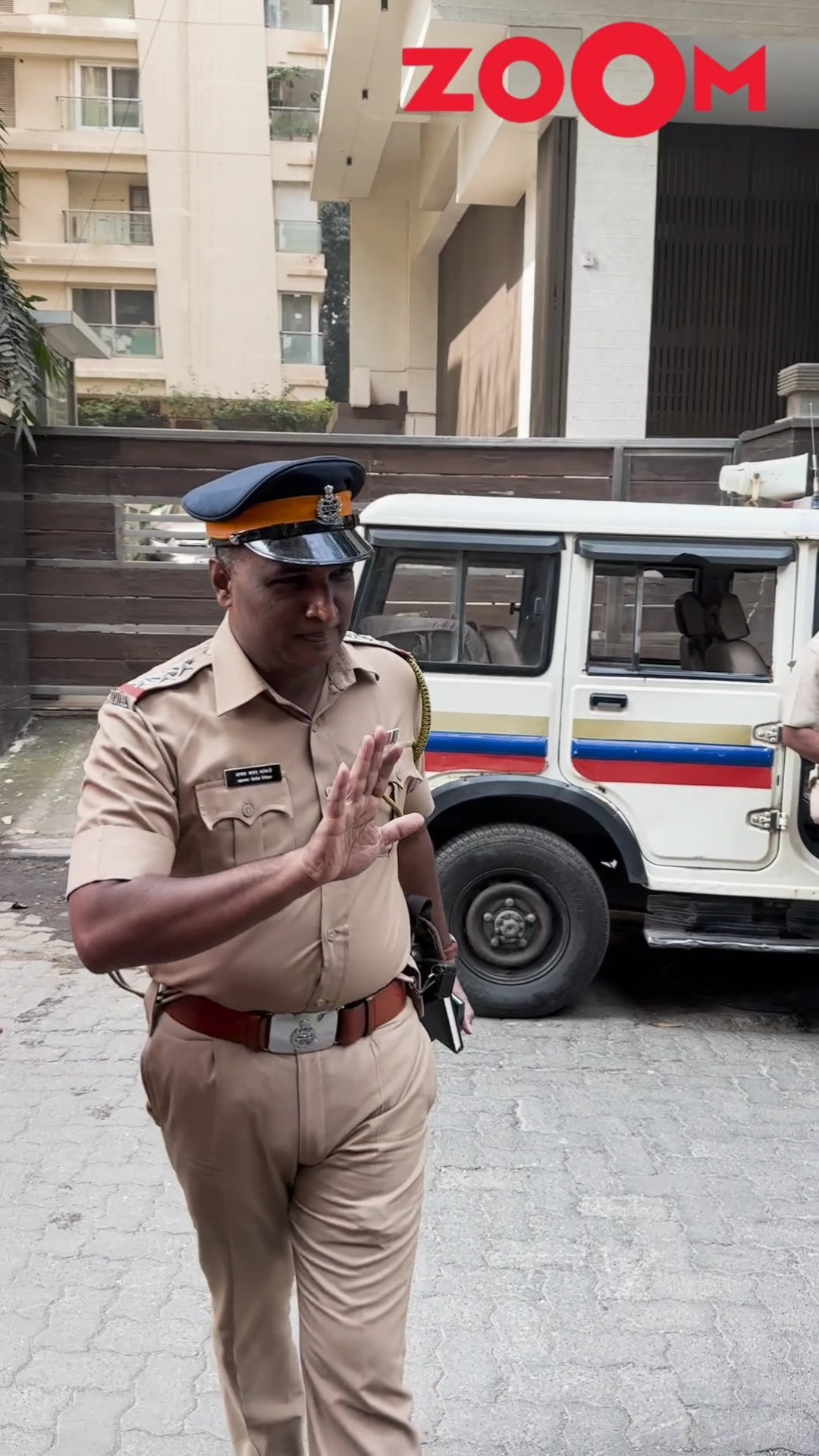 Police spotted coming out of Saif's residence #saifalikhan #shorts
