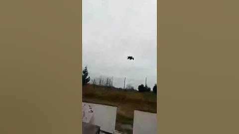 Traxxas slash 4x4  big jump  crash