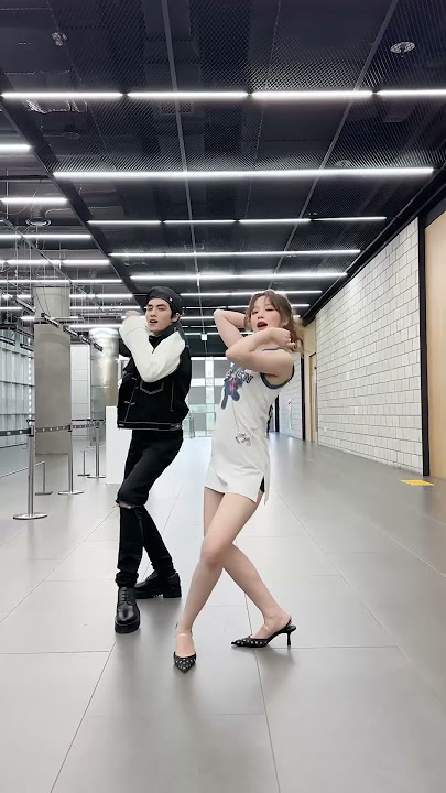#QueencardChallenge with #XIAOJUN 👑 @WayV