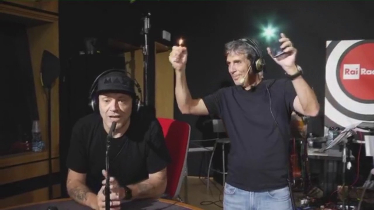 Max Pezzali: Come mai a Radio 2 Social Club (LIVE)