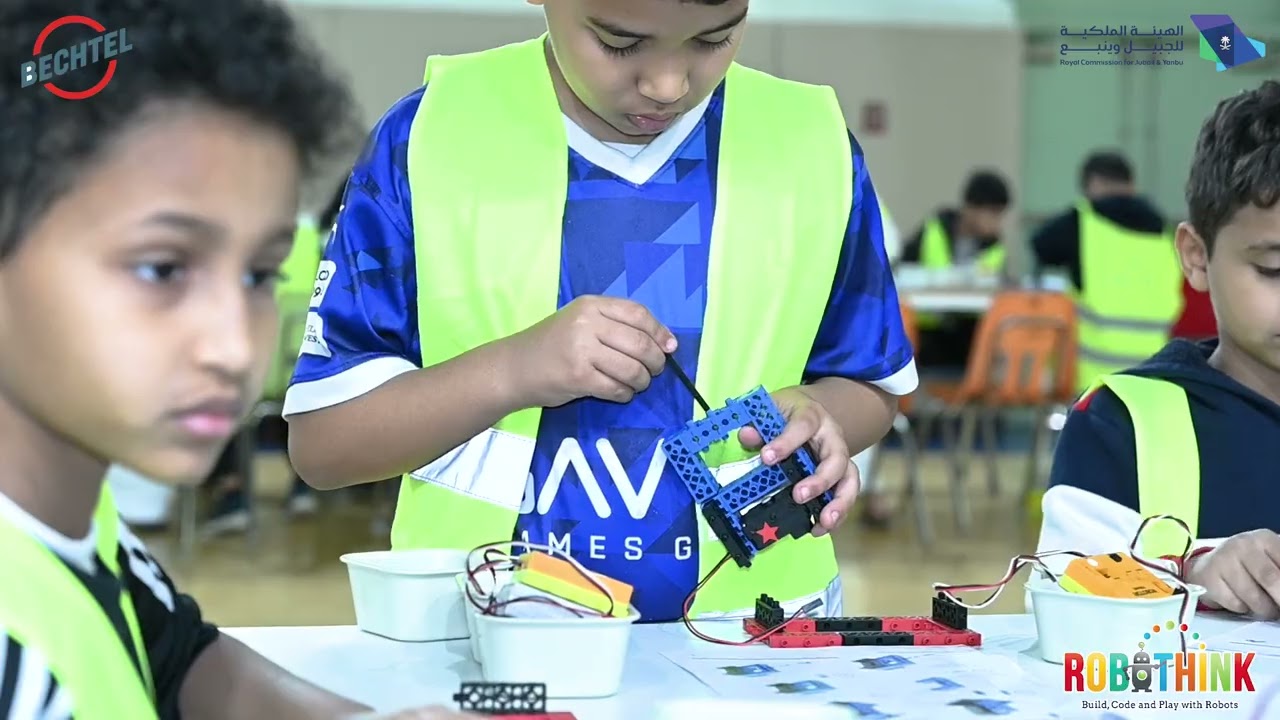 ورشة ريبورت لشركة بيكتل في مدرسة الواحة الابتدائية بالهئية الملكية بالجبيل