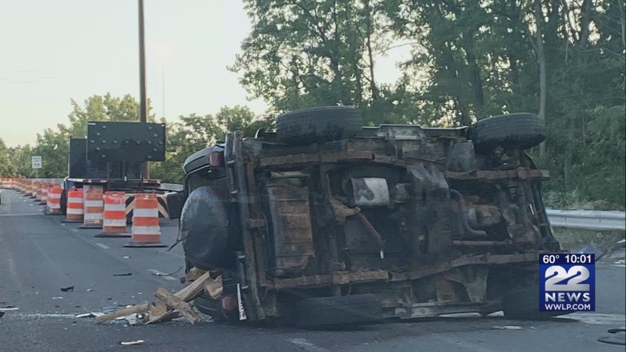 Rollover crash causes traffic backup on I-391 in Chicopee - YouTube