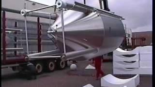 Inhijsen En Plaatsen Van Nieuwe Tanks De Leckere