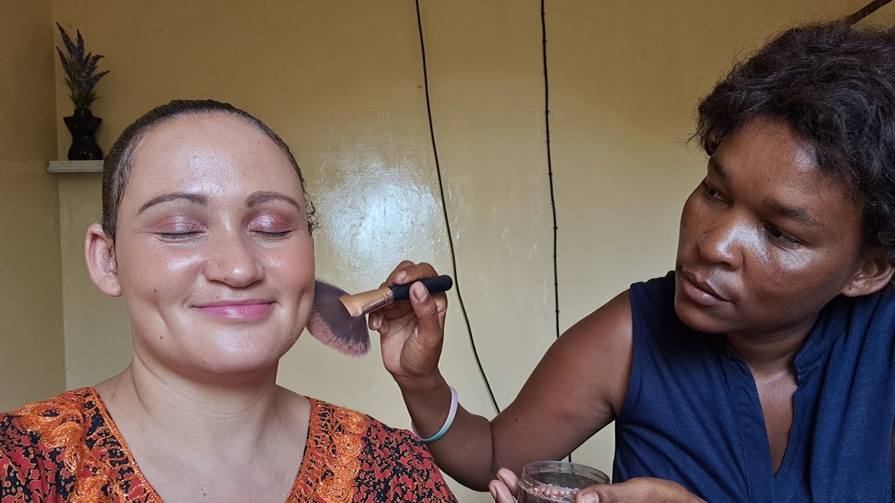 My Asmr friend does my makeup for the day // Relaxing makeup application by my friend