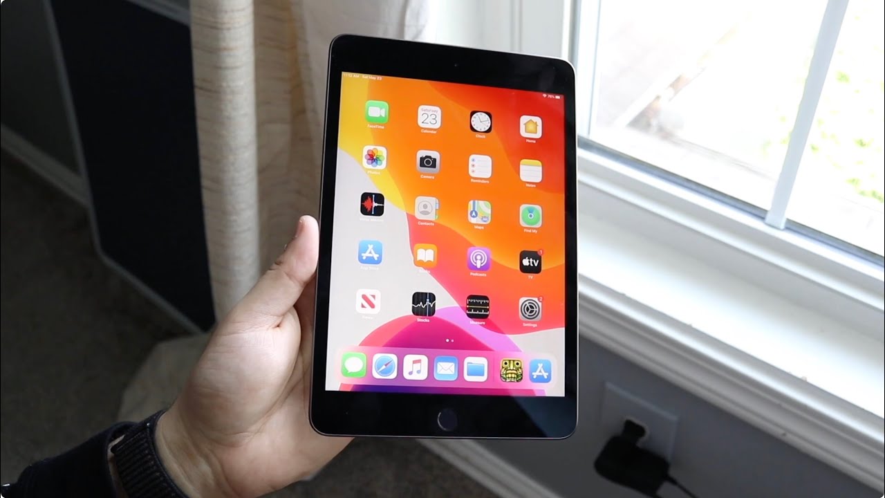 iPad Mini 5 In 2025! (Still Worth Buying?) (Review) - YouTube