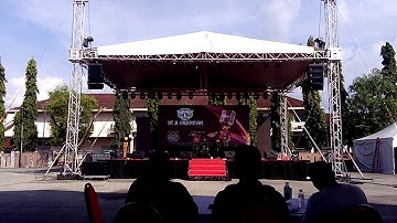 Zahir tak terucap.... Sedap brother ni nyanyi lagu nash!!!