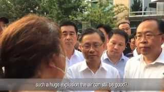 天津抗议居民怒斥官员 Tianjin residents confront the local officals