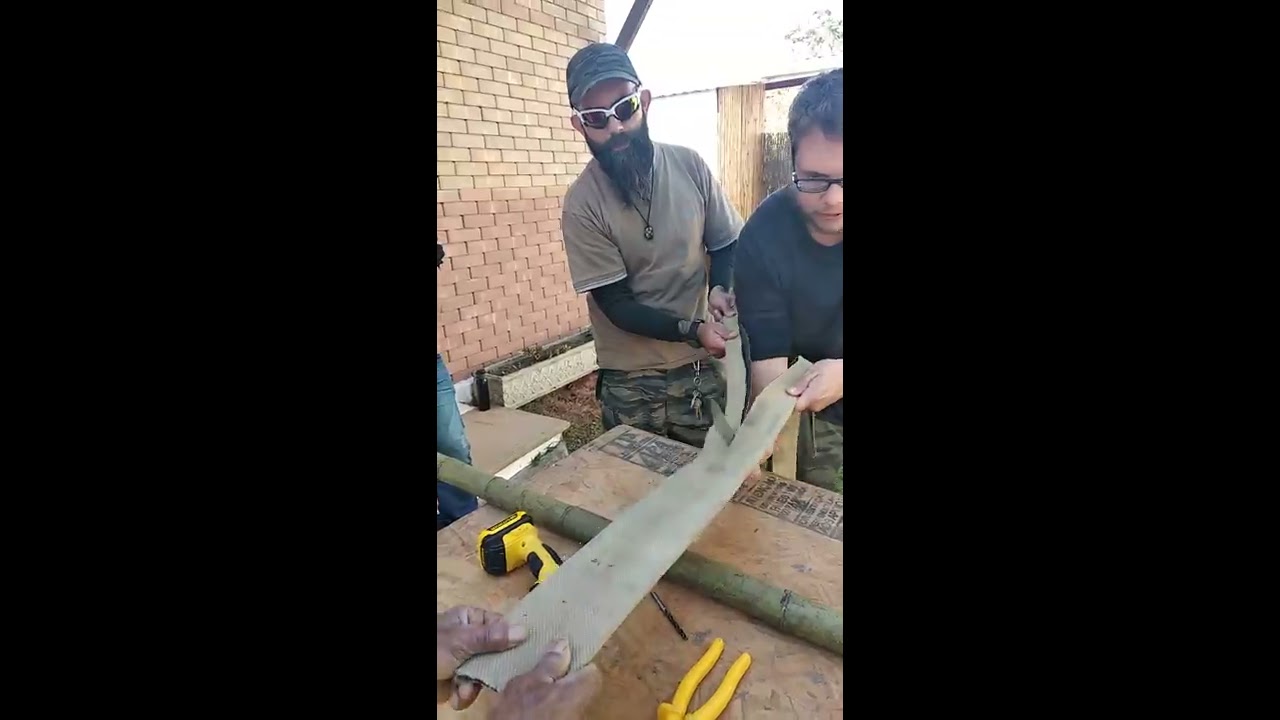 Abafadores usando mangueira de bombeiro usada