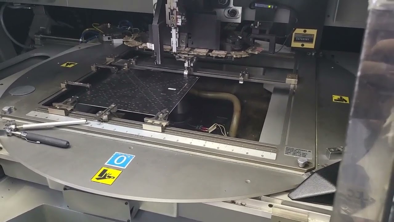 Universal RAD 8XT (6380B) Radial Insertion Machine (2005)