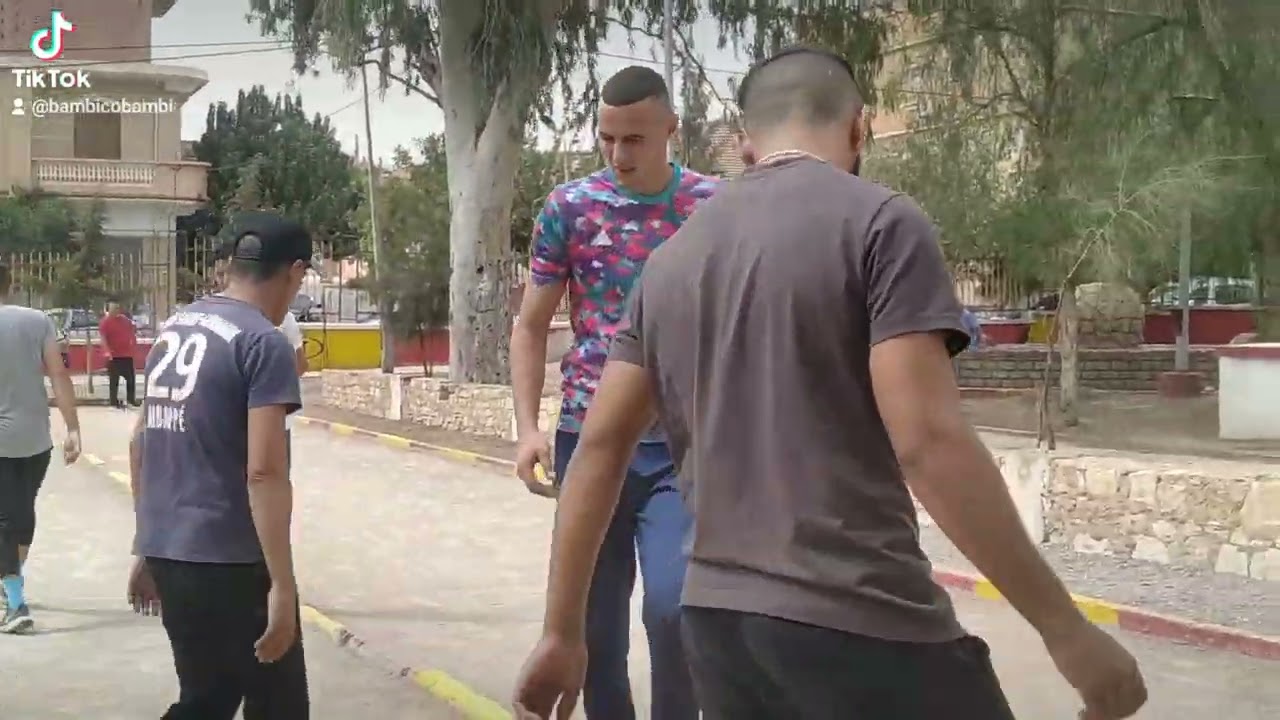 دورة في الكرة الحديدية اللعب الطويل التي اقيمة في بلدية الدحموني