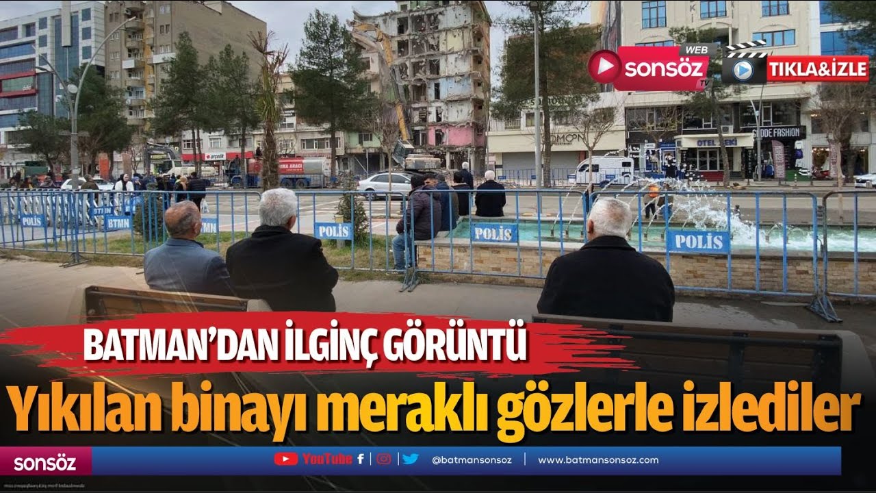 Yıkılan binayı meraklı g&ouml;zlerle izlediler