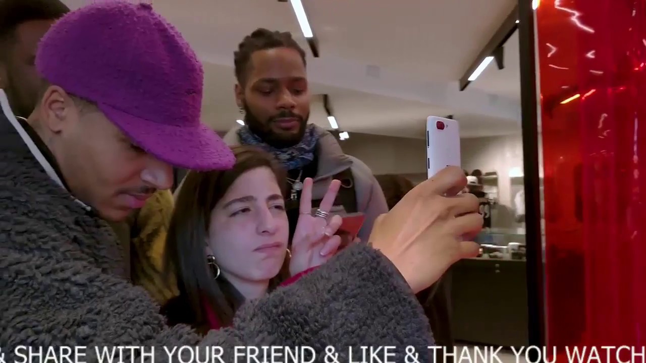 OnePlus 5T Sandstone White LimitedEdition - Paris Pop-up Store