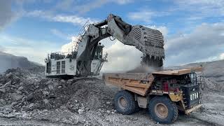Liebherr Excavator Loading Dumper Caterpillar Cat 777 E ~ Megamining