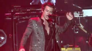 Video thumbnail of "MEDICINE - Harry Styles live in Paris - 13/03/2018"