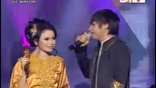 Ungu feat Rossa - Ku Pinang Kau dengan Bismillah (Live)