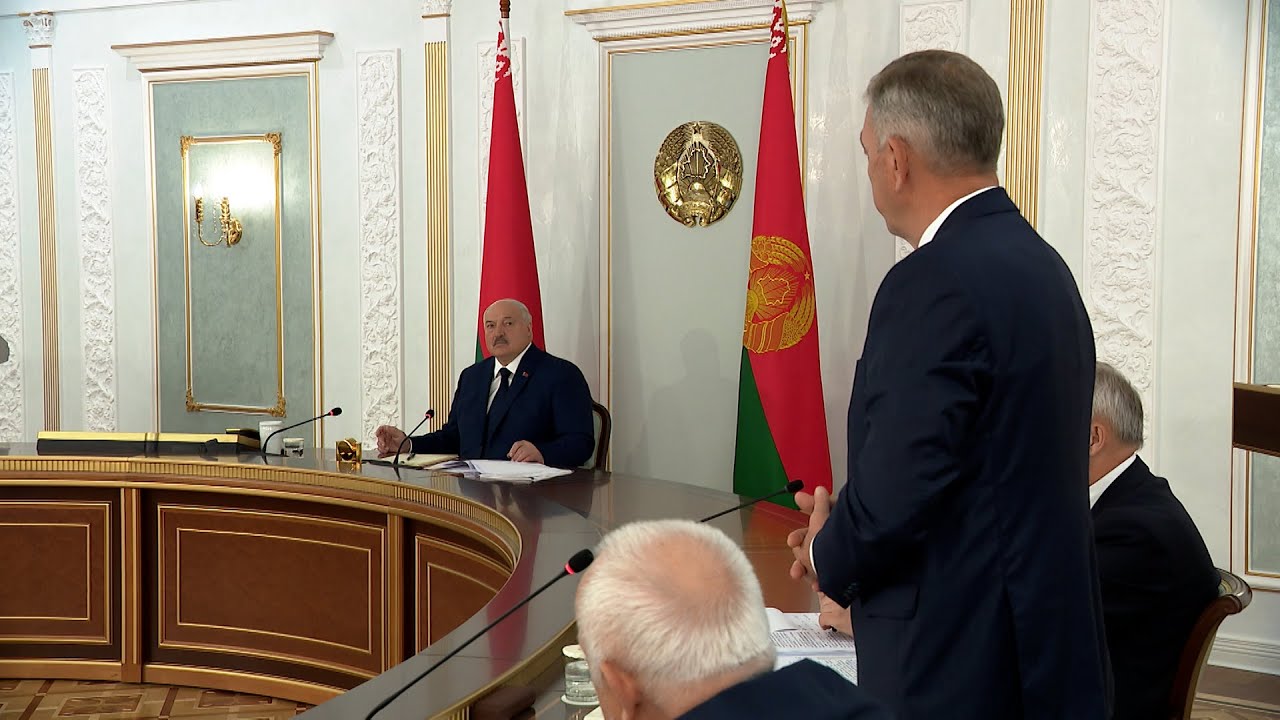Лукашенко: Искать недостатки, а не ездить в обнимку! // Что срочно нужно решать в АПК?