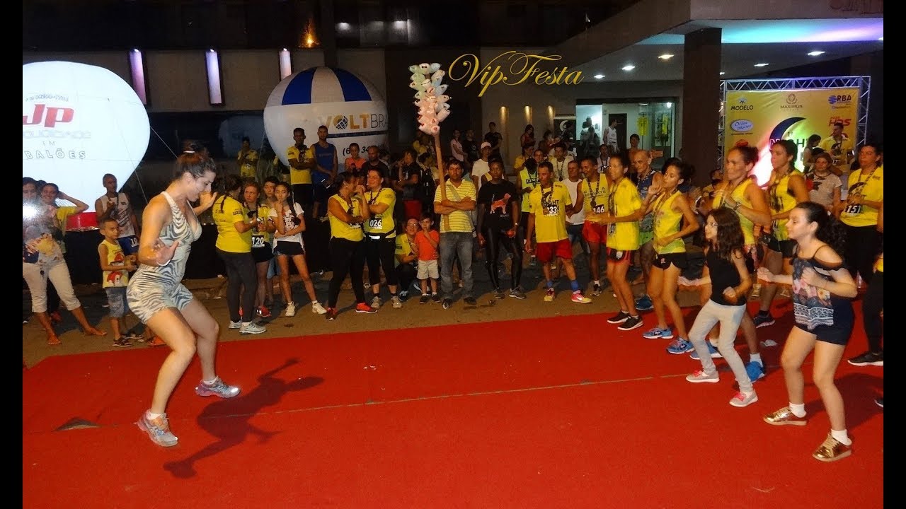 Zumba Fitness com Jaqueline Rigon na 1ª Night Run - YouTube