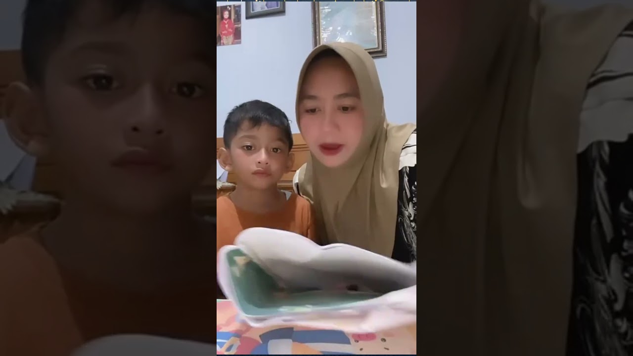 Literasi di bulan ramadan membacakan buku Ensiklopedia Ramadan kepada ananda # RA PERWANIDA #REJOSO