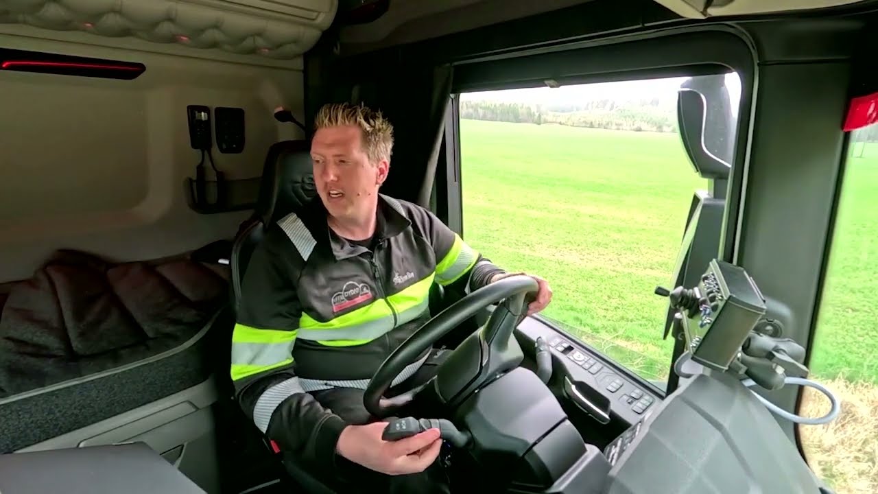 Nicklas i Svenska Truckers backar ur timmerbilförarens värsta mardröm