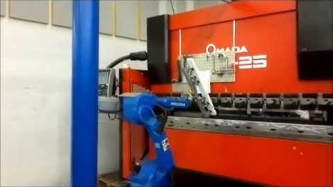 Motoman robots with Amada punching machine and press brake