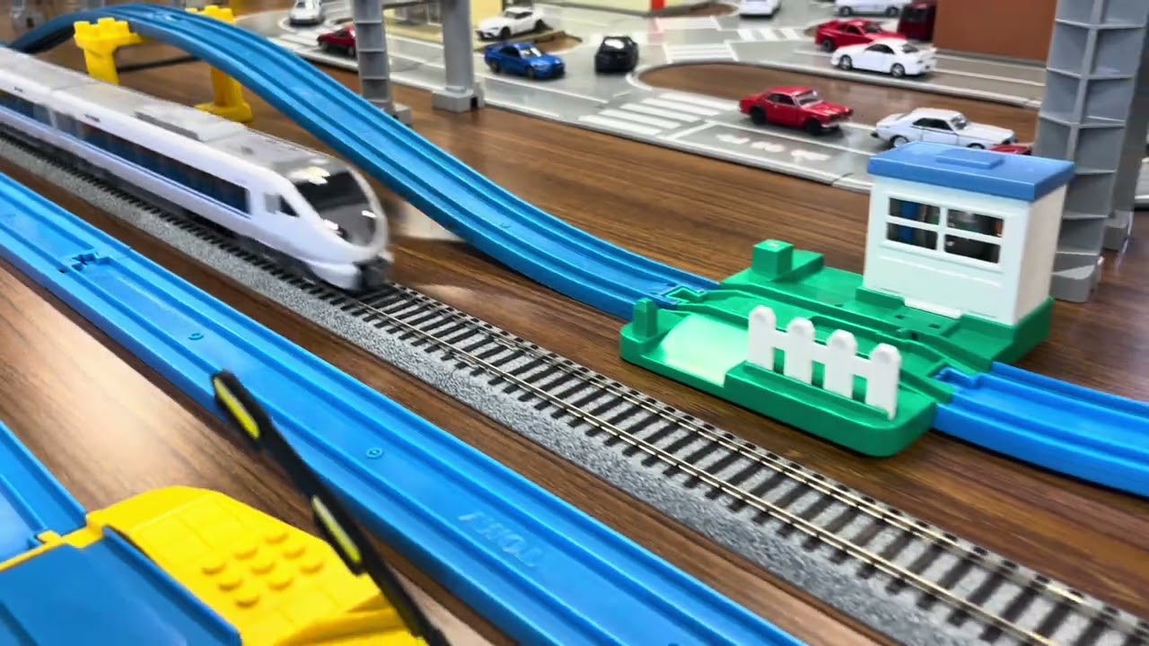 鉄道模型運転会 HOゲージ 683系特急サンダーバード - YouTube