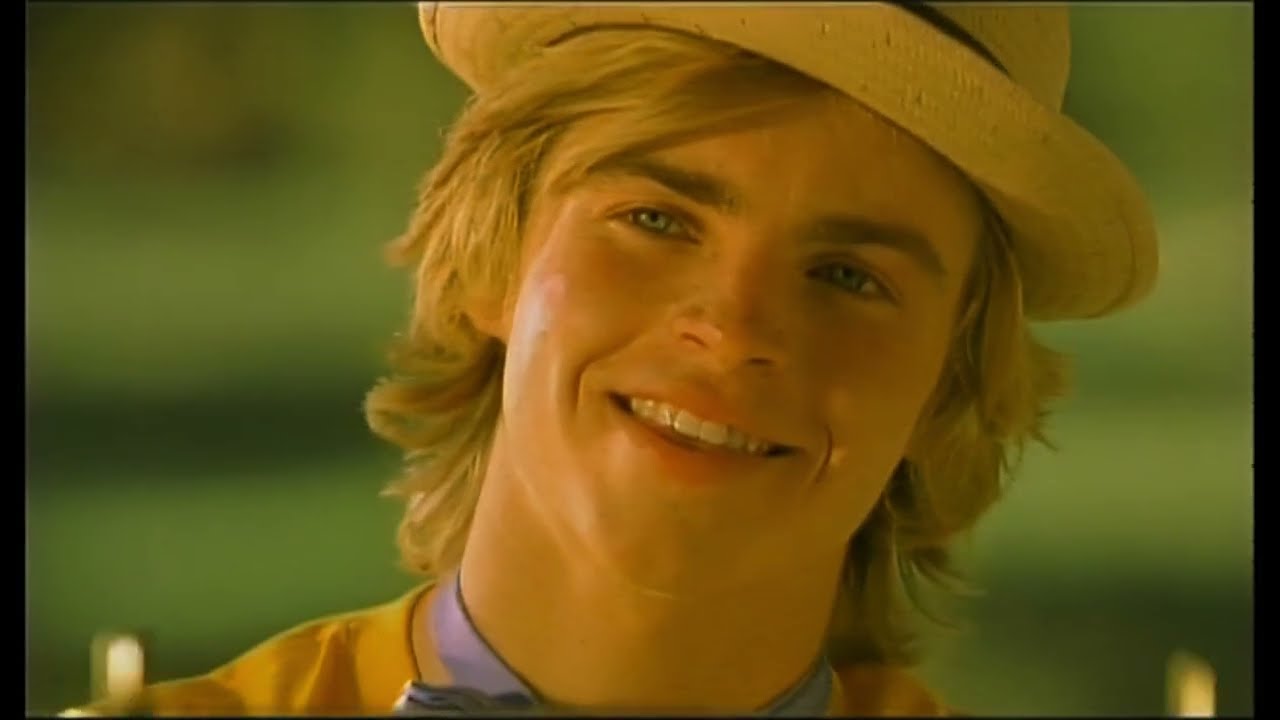 hellogoodbye -Here (In Your Arms) (Official Music Video) HQ - YouTube