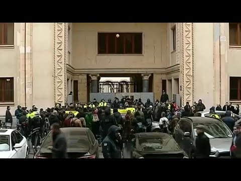 აქცია პარლამენტთან