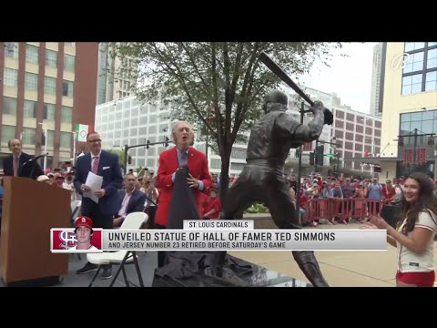 Cardinals retire Ted Simmons' number, unveil statue outside Busch Stadium 