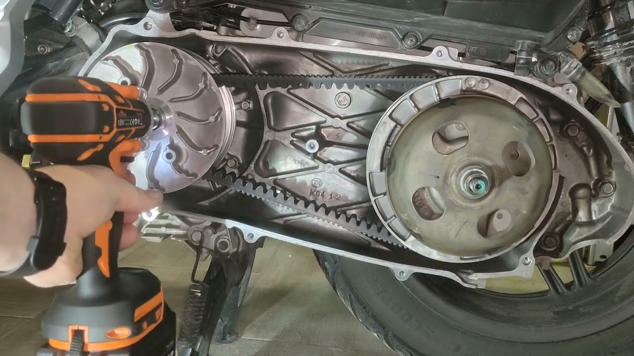 Капитальный ремонт вариатора Honda Forza 300 CVT часть 1/2