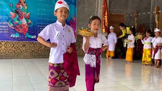 Peragaan Busana Adat Bali Bulan Bahasa Bali Warsa 2023